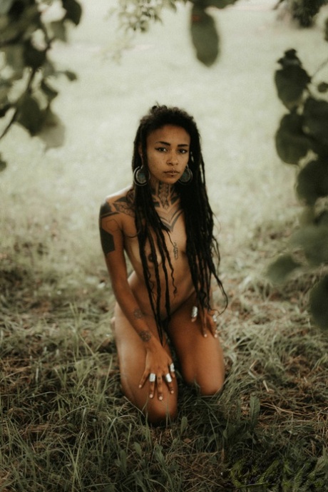 African Hanna beautiful nude photos